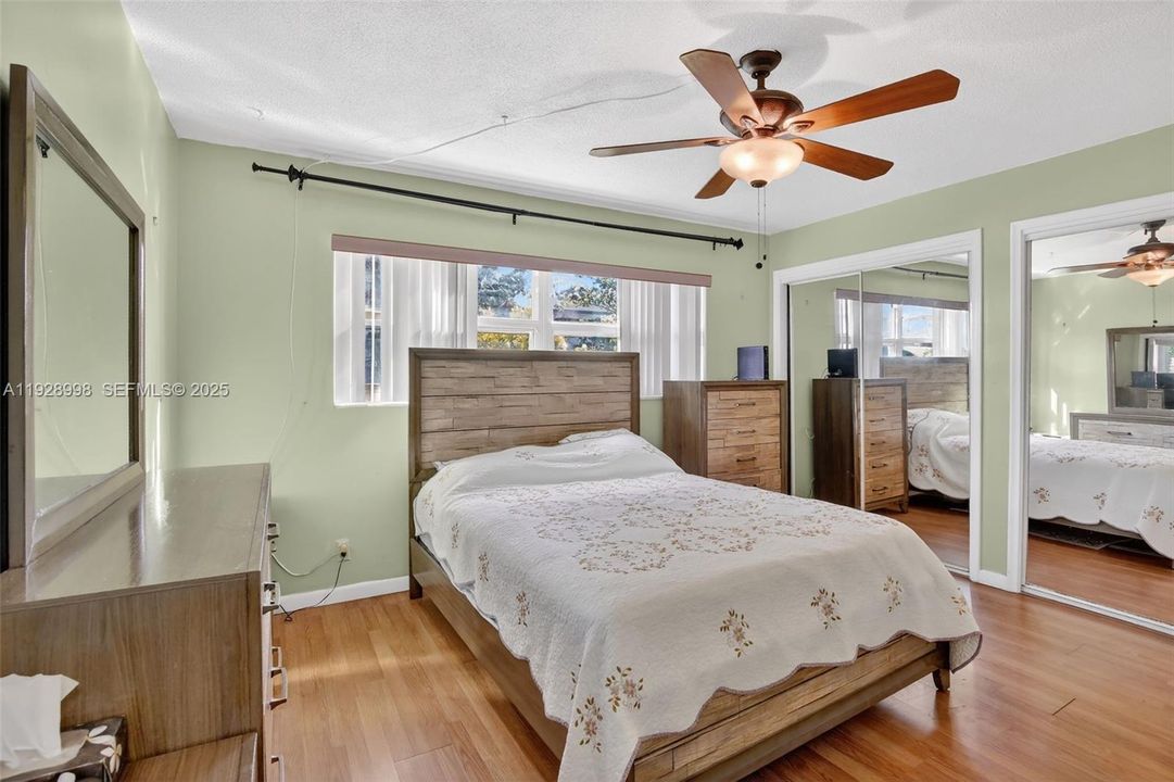 待售: $174,000 (2 贝兹, 2 浴室, 899 平方英尺)