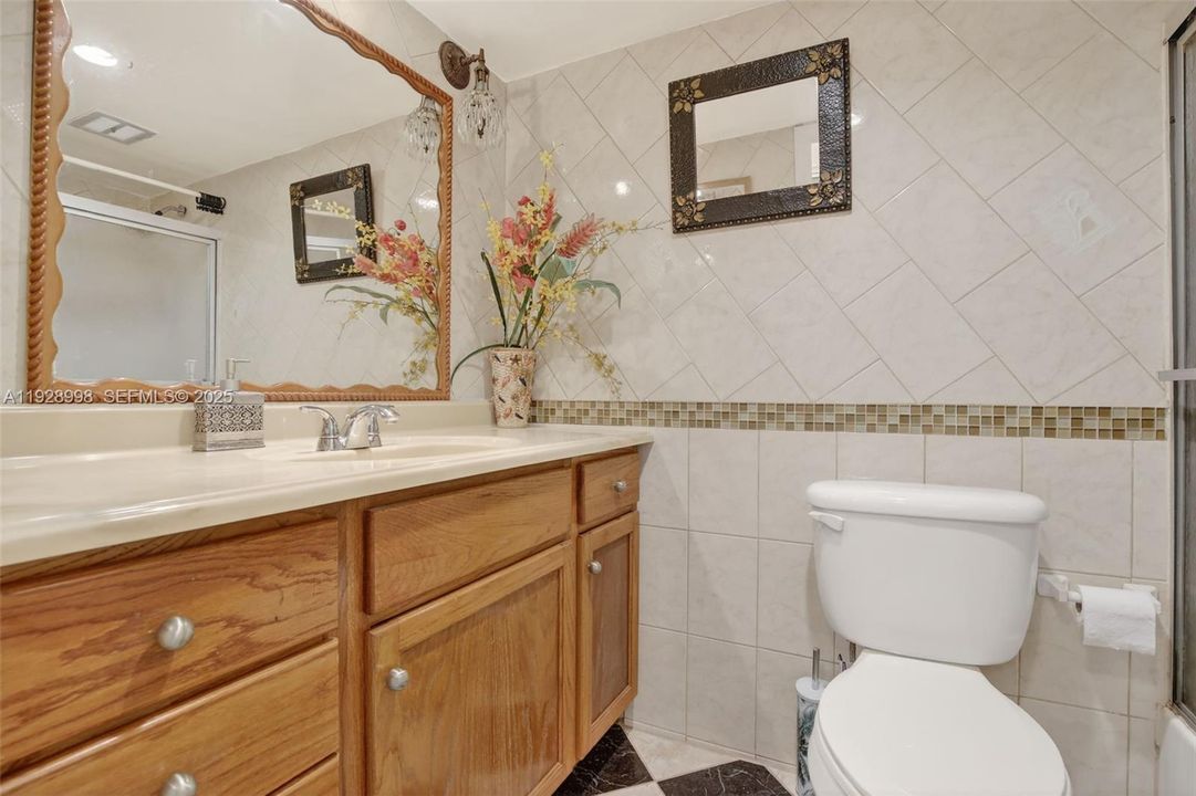 待售: $174,000 (2 贝兹, 2 浴室, 899 平方英尺)