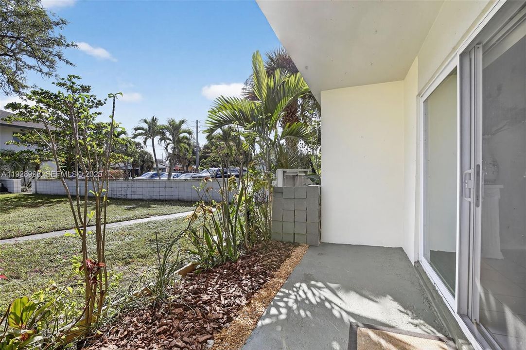 待售: $174,000 (2 贝兹, 2 浴室, 899 平方英尺)