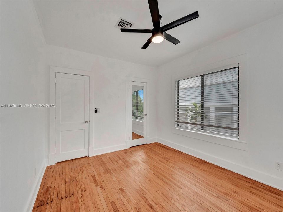 出租: $2,400 (2 贝兹, 1 浴室, 1156 平方英尺)