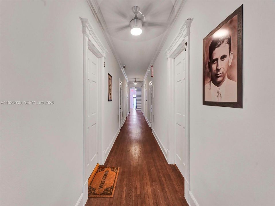 出租: $2,400 (2 贝兹, 1 浴室, 1156 平方英尺)