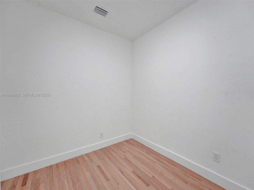 出租: $2,400 (2 贝兹, 1 浴室, 1156 平方英尺)