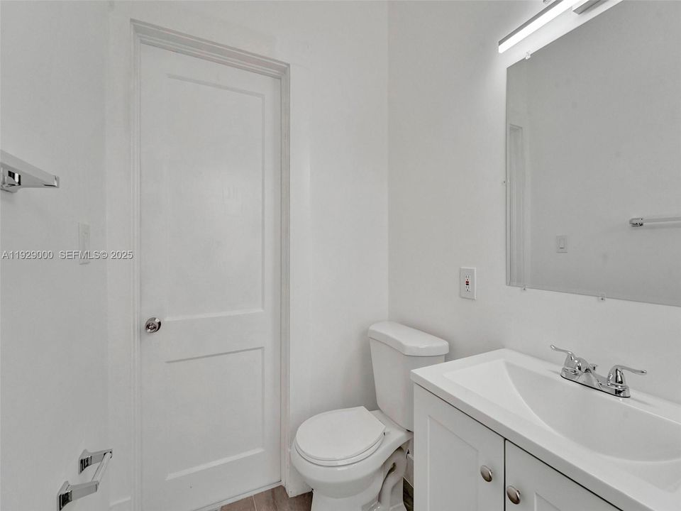 出租: $2,400 (2 贝兹, 1 浴室, 1156 平方英尺)