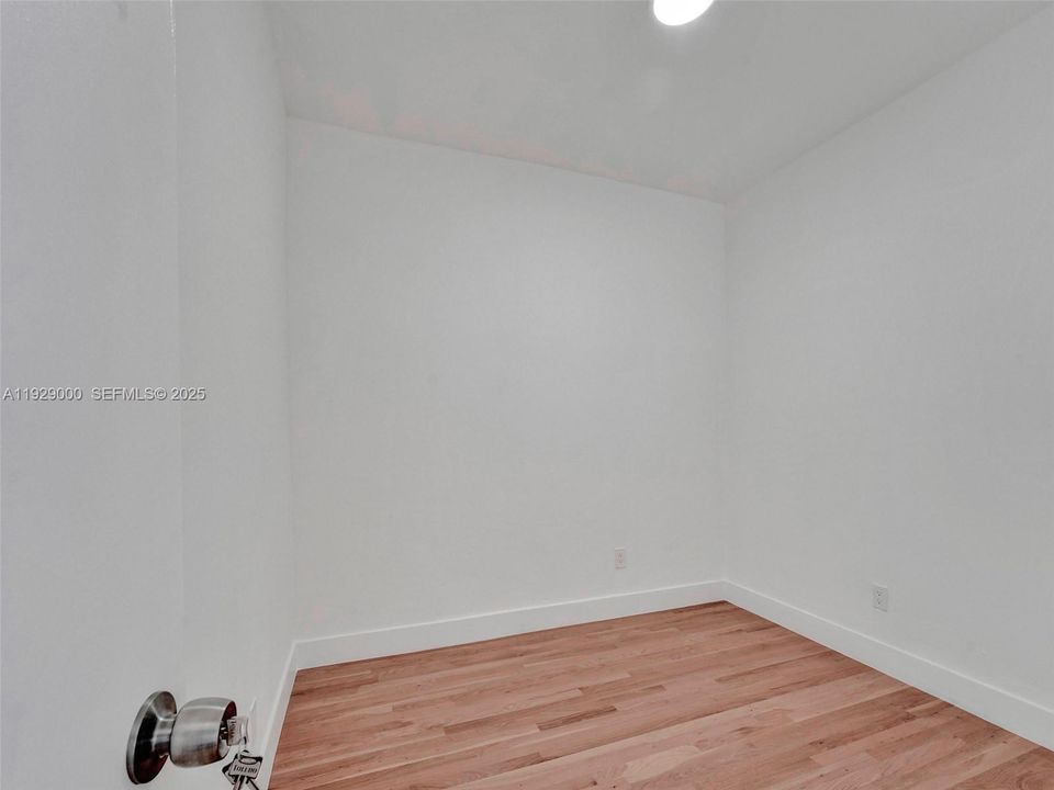 出租: $2,400 (2 贝兹, 1 浴室, 1156 平方英尺)