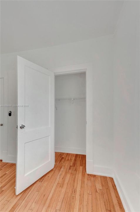 出租: $2,400 (2 贝兹, 1 浴室, 1156 平方英尺)