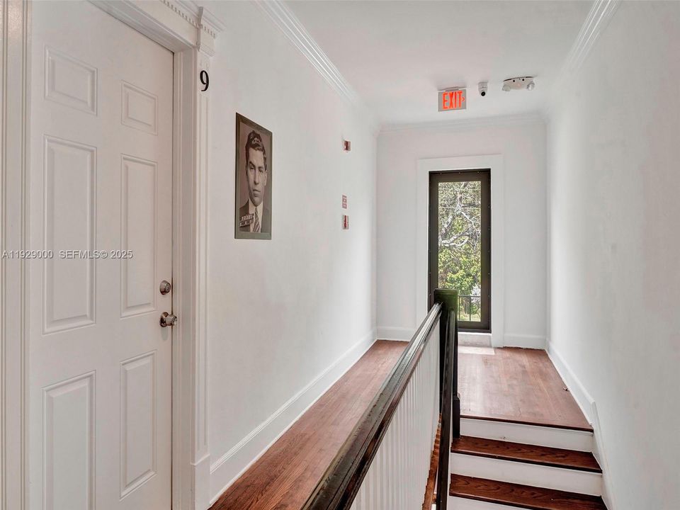 出租: $2,400 (2 贝兹, 1 浴室, 1156 平方英尺)