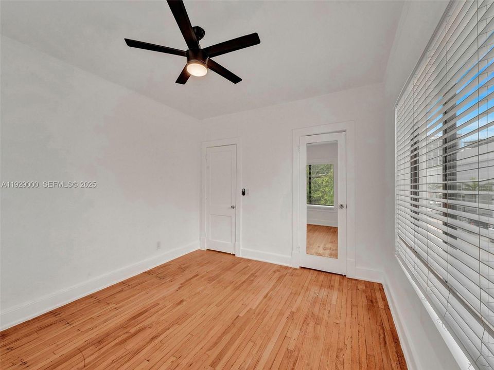 出租: $2,400 (2 贝兹, 1 浴室, 1156 平方英尺)