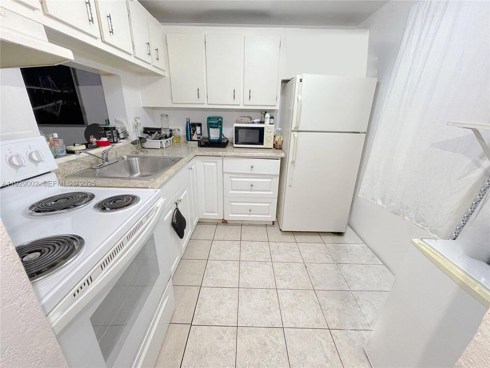 待售: $115,000 (1 贝兹, 1 浴室, 735 平方英尺)