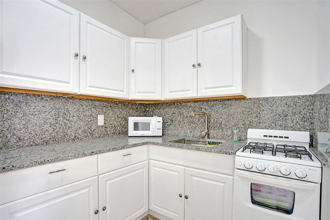 В аренду: $1,800 (0 спален, 1 ванн, 515 Квадратных фут)