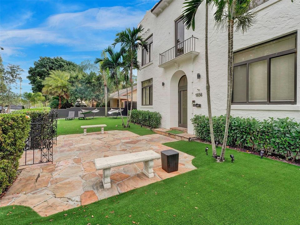 В аренду: $1,800 (0 спален, 1 ванн, 515 Квадратных фут)