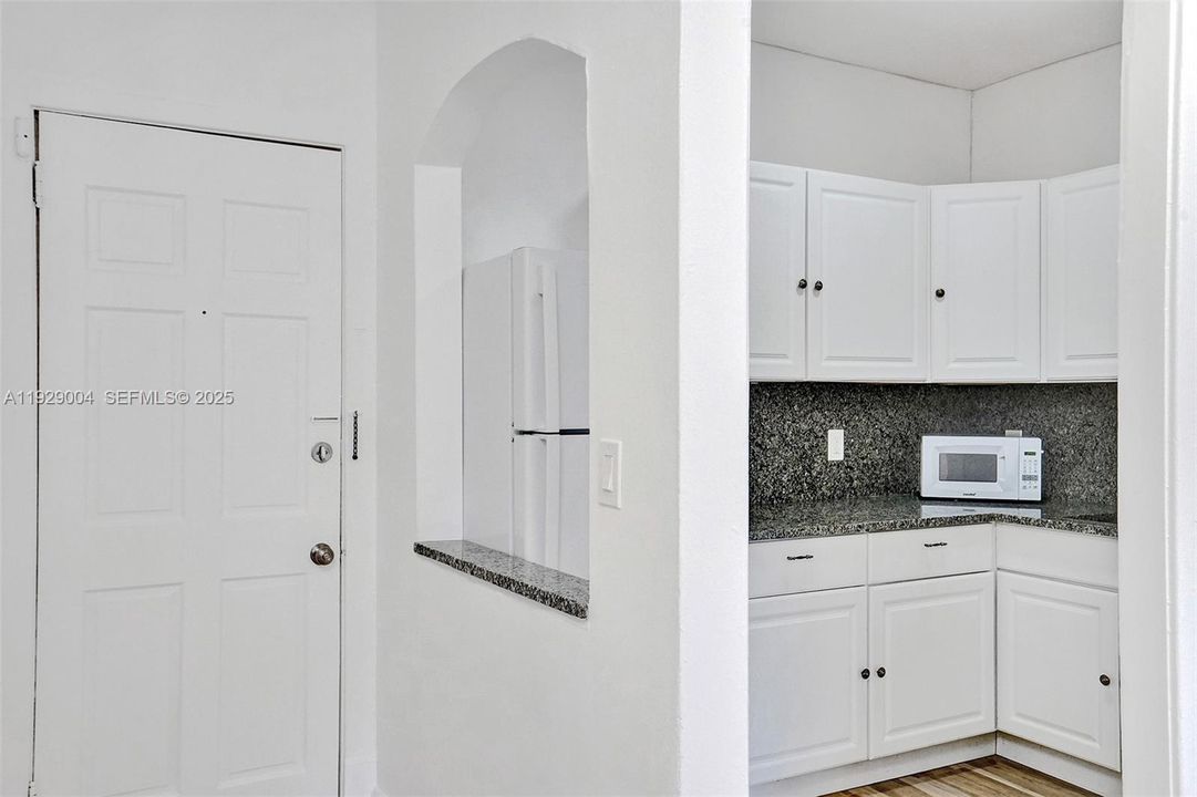 В аренду: $1,800 (0 спален, 1 ванн, 515 Квадратных фут)