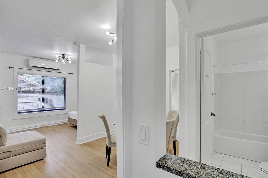 В аренду: $1,800 (0 спален, 1 ванн, 515 Квадратных фут)