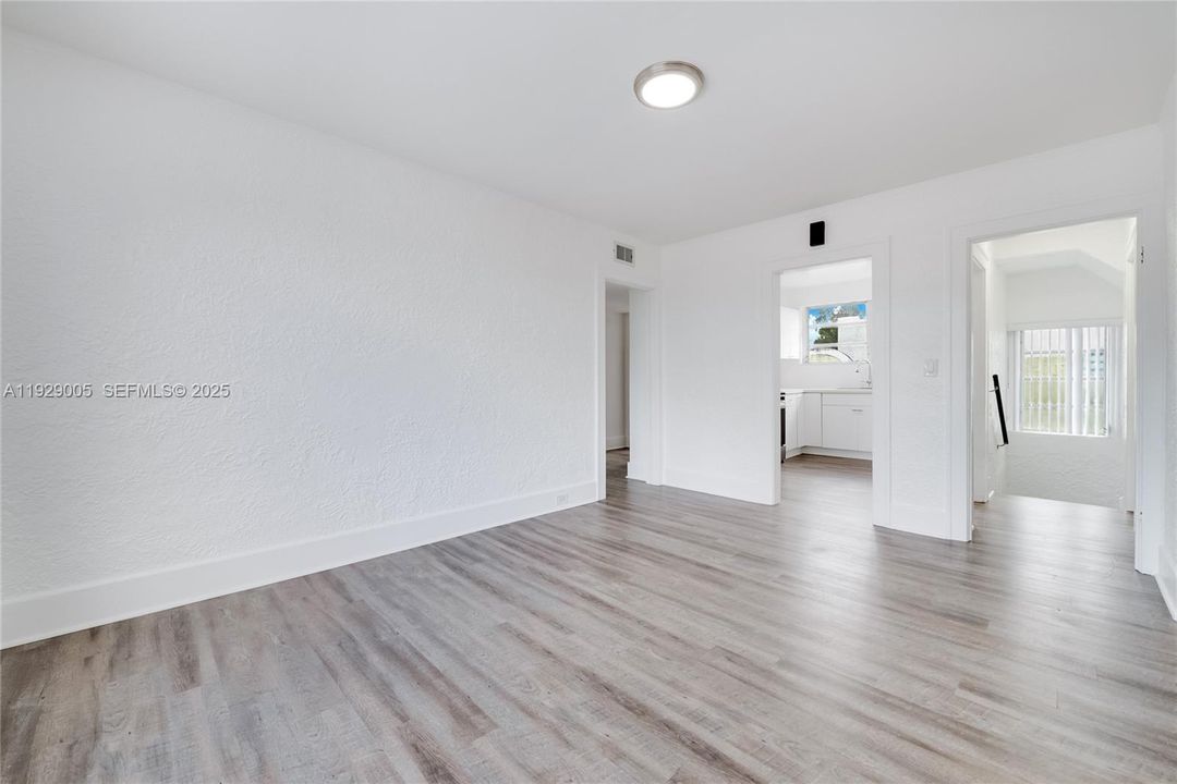 For Rent: $3,500 (3 beds, 1 baths, 3849 Square Feet)