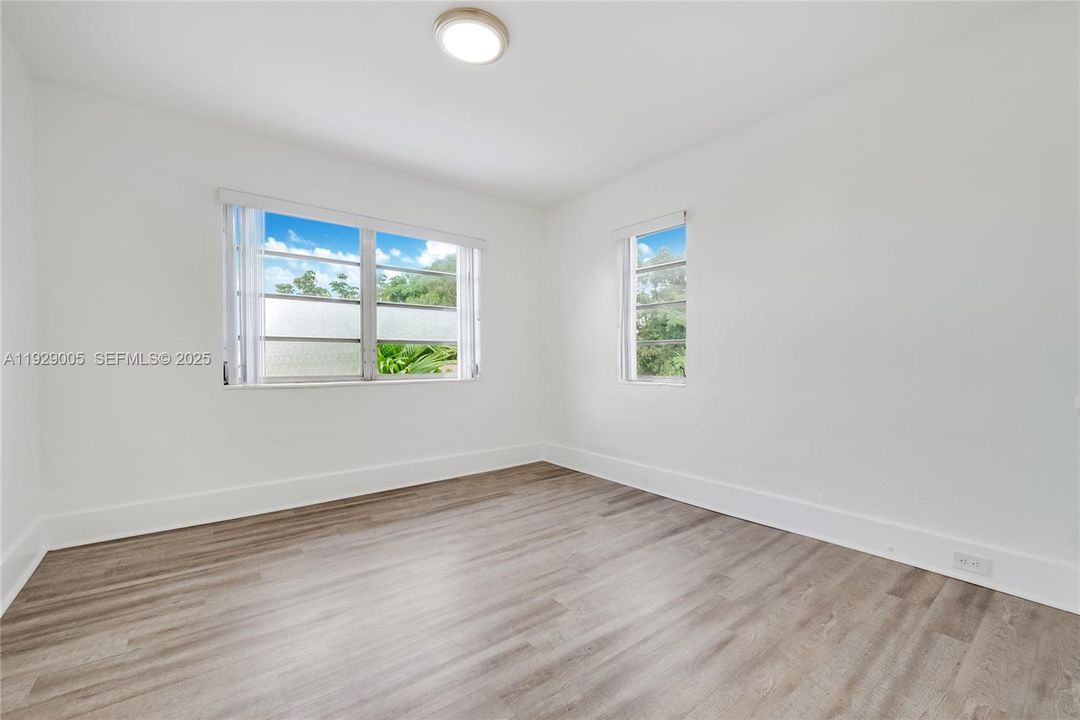 For Rent: $3,500 (3 beds, 1 baths, 3849 Square Feet)