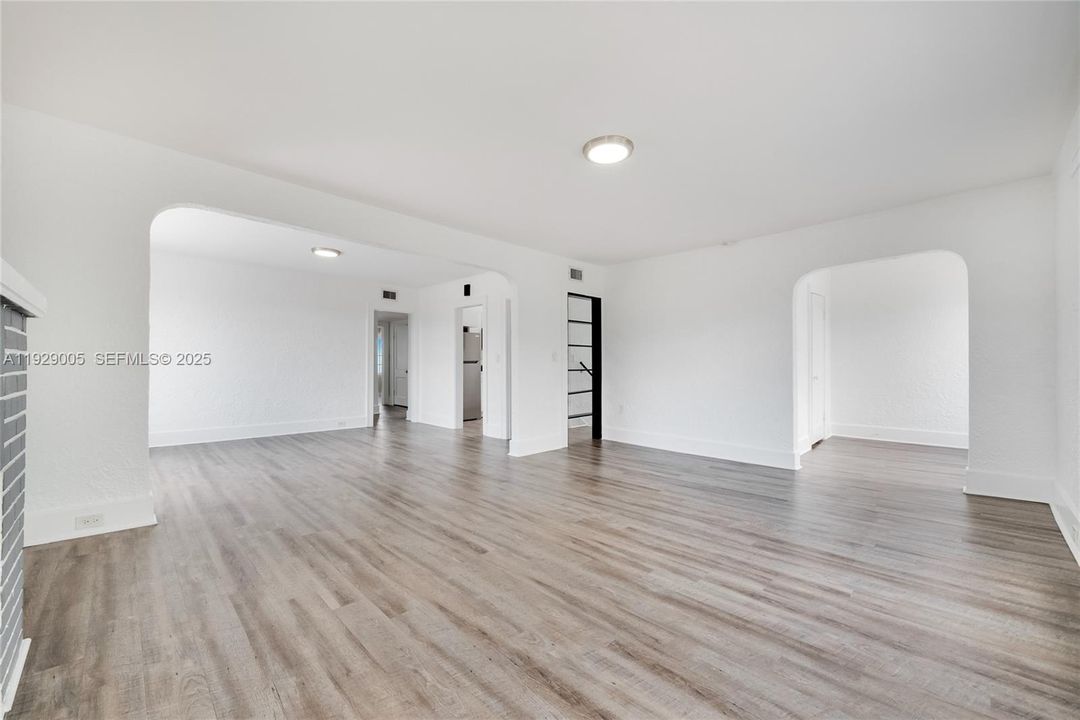 For Rent: $3,500 (3 beds, 1 baths, 3849 Square Feet)