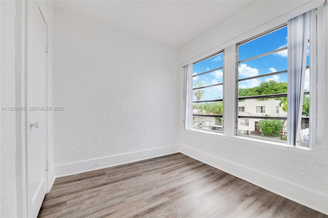 For Rent: $3,500 (3 beds, 1 baths, 3849 Square Feet)