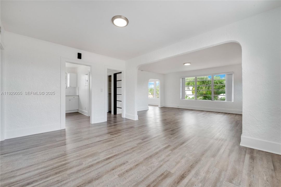 For Rent: $3,500 (3 beds, 1 baths, 3849 Square Feet)