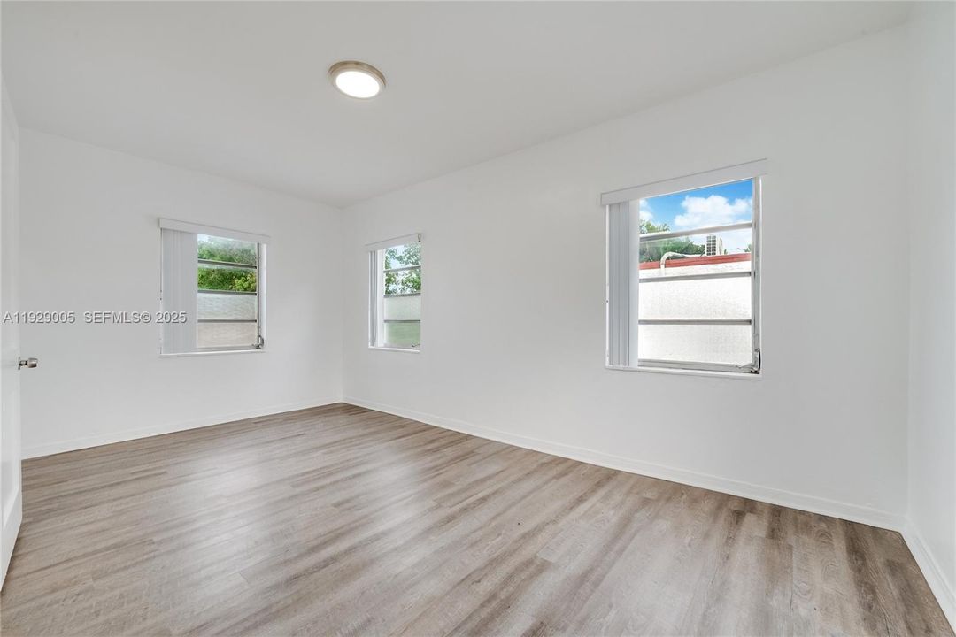 For Rent: $3,500 (3 beds, 1 baths, 3849 Square Feet)