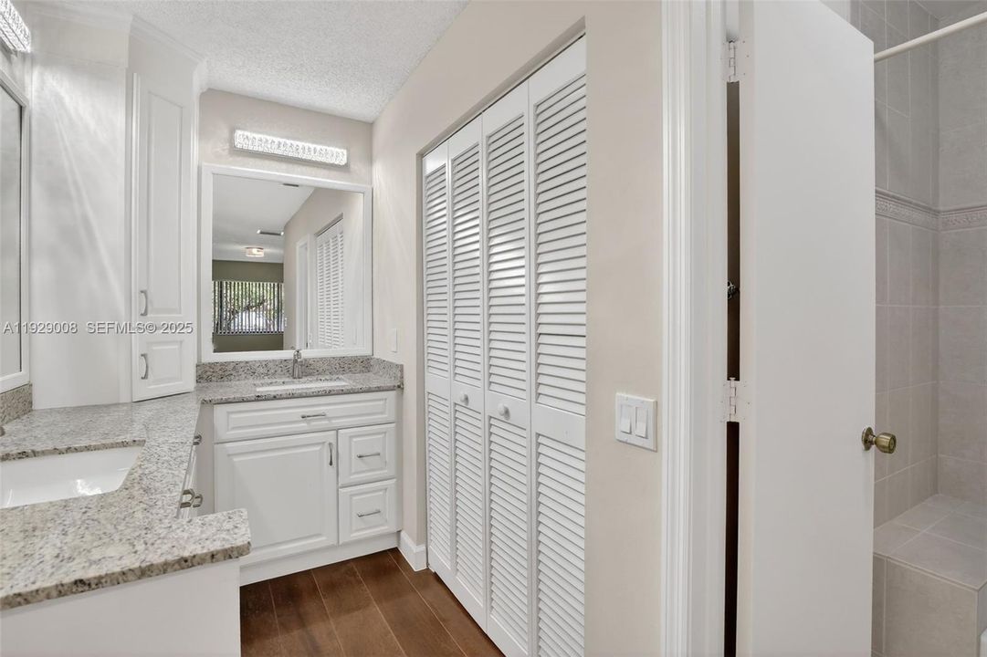 For Sale: $450,000 (3 beds, 3 baths, 1557 Square Feet)