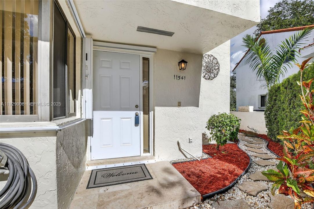 For Sale: $450,000 (3 beds, 3 baths, 1557 Square Feet)