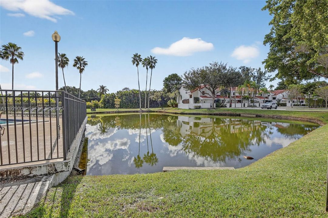 For Sale: $450,000 (3 beds, 3 baths, 1557 Square Feet)