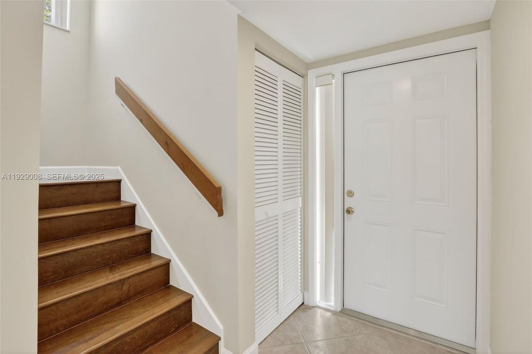 For Sale: $450,000 (3 beds, 3 baths, 1557 Square Feet)