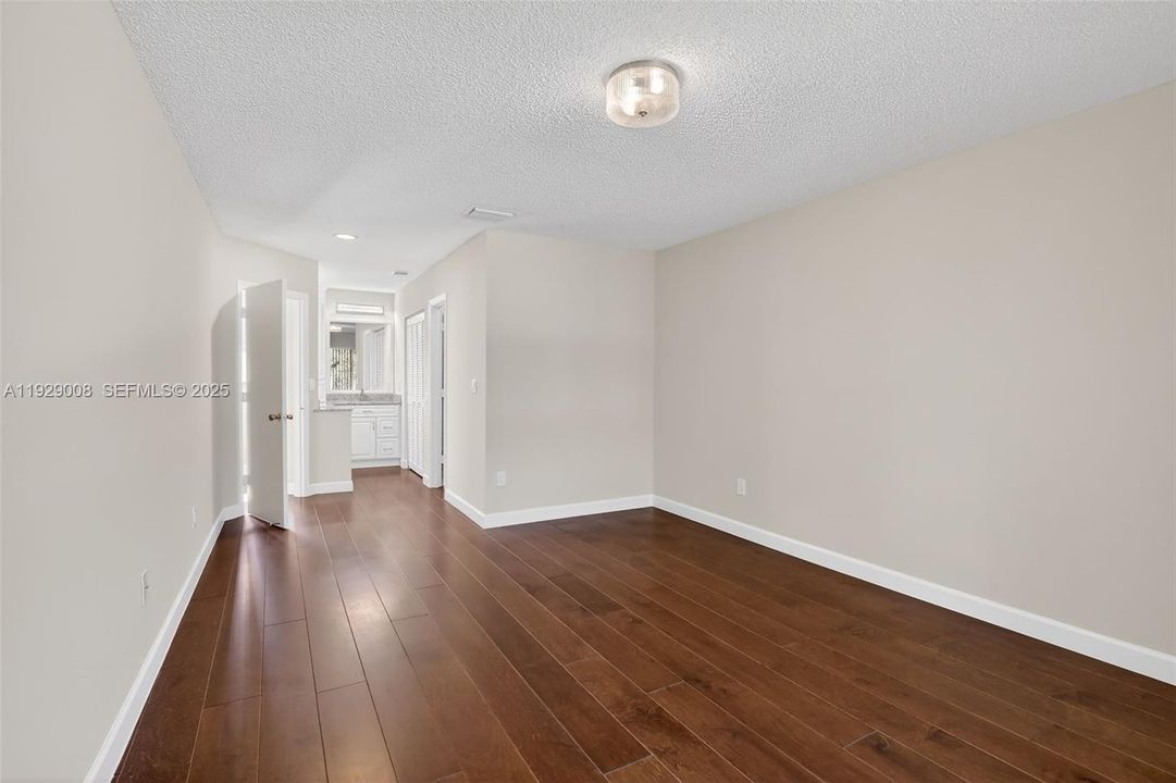 For Sale: $450,000 (3 beds, 3 baths, 1557 Square Feet)