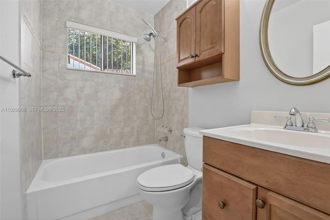 For Sale: $450,000 (3 beds, 3 baths, 1557 Square Feet)