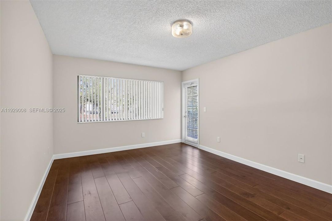 For Sale: $450,000 (3 beds, 3 baths, 1557 Square Feet)