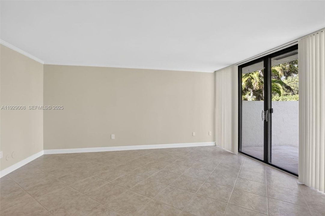 For Sale: $450,000 (3 beds, 3 baths, 1557 Square Feet)