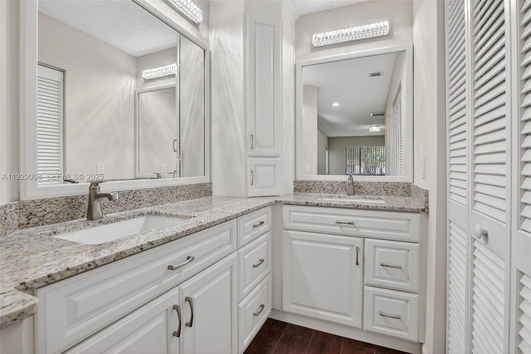 For Sale: $450,000 (3 beds, 3 baths, 1557 Square Feet)