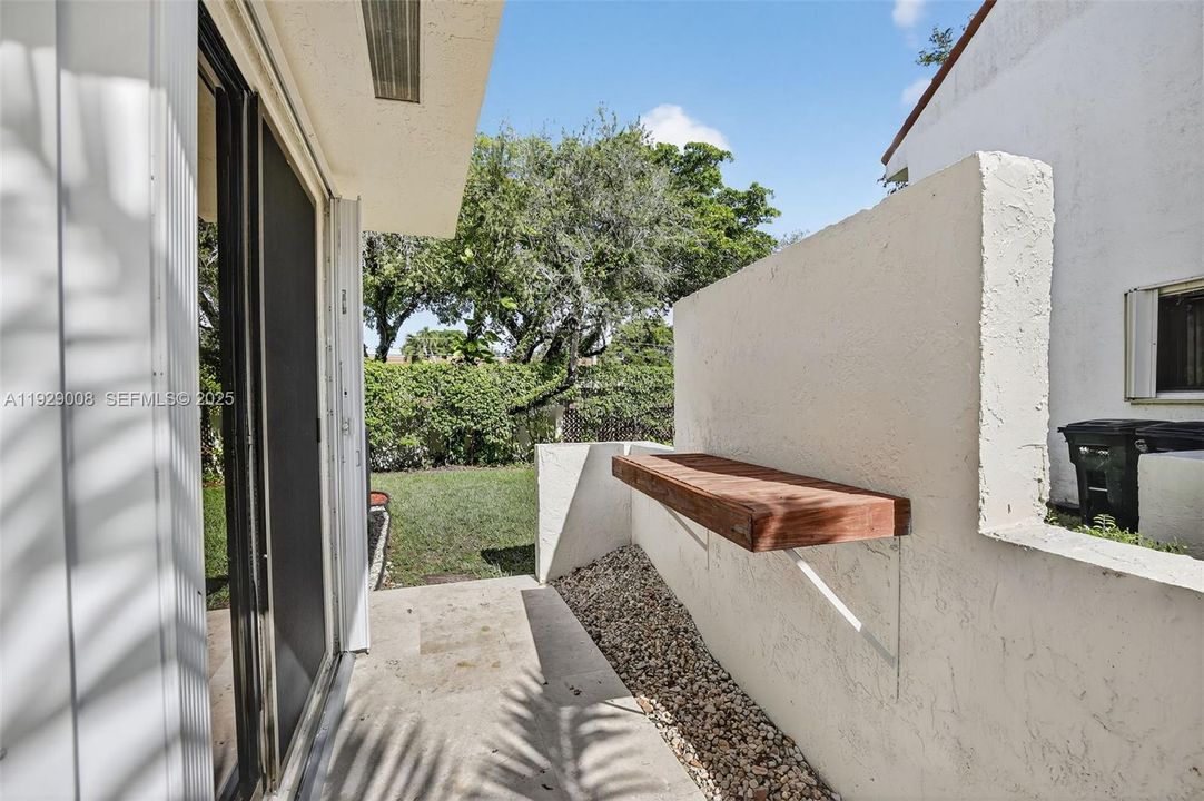 For Sale: $450,000 (3 beds, 3 baths, 1557 Square Feet)