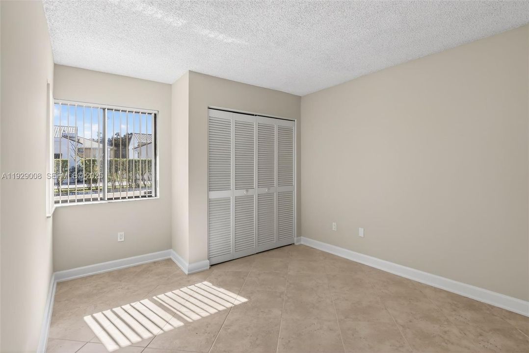 For Sale: $450,000 (3 beds, 3 baths, 1557 Square Feet)