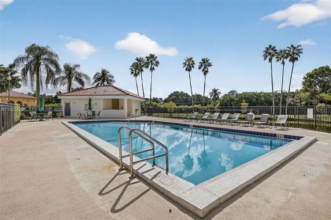 For Sale: $450,000 (3 beds, 3 baths, 1557 Square Feet)