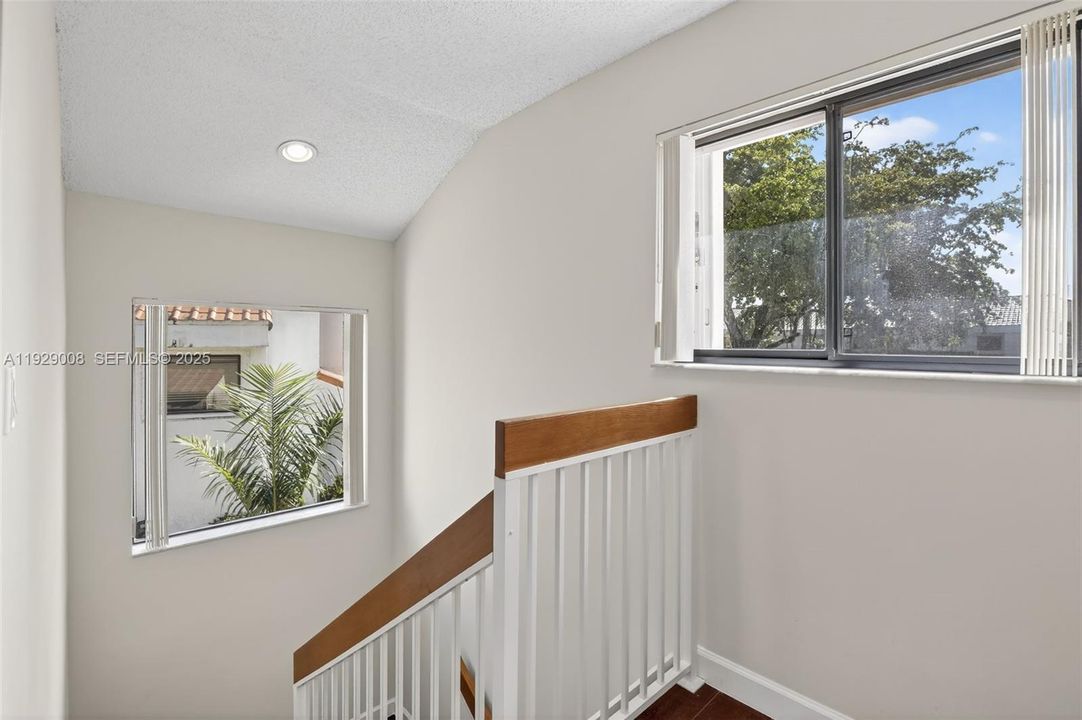 For Sale: $450,000 (3 beds, 3 baths, 1557 Square Feet)