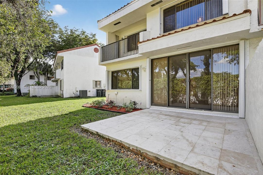 For Sale: $450,000 (3 beds, 3 baths, 1557 Square Feet)