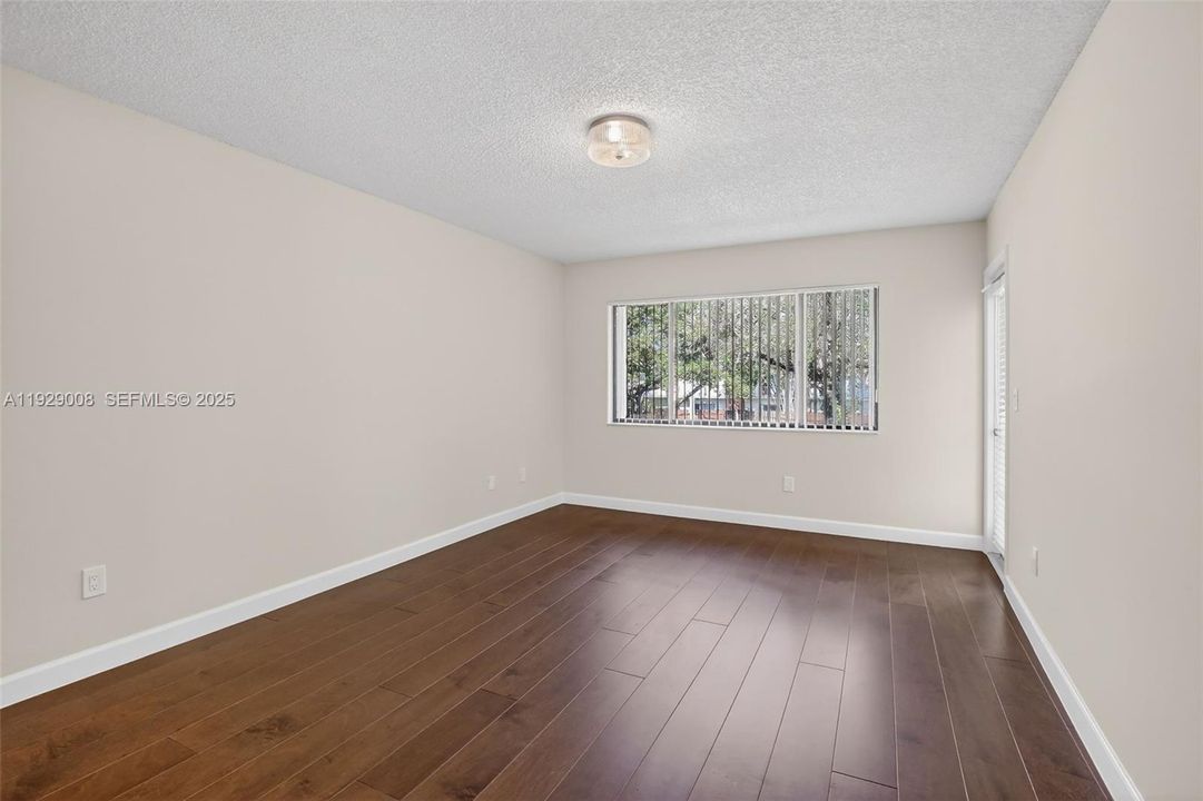 For Sale: $450,000 (3 beds, 3 baths, 1557 Square Feet)