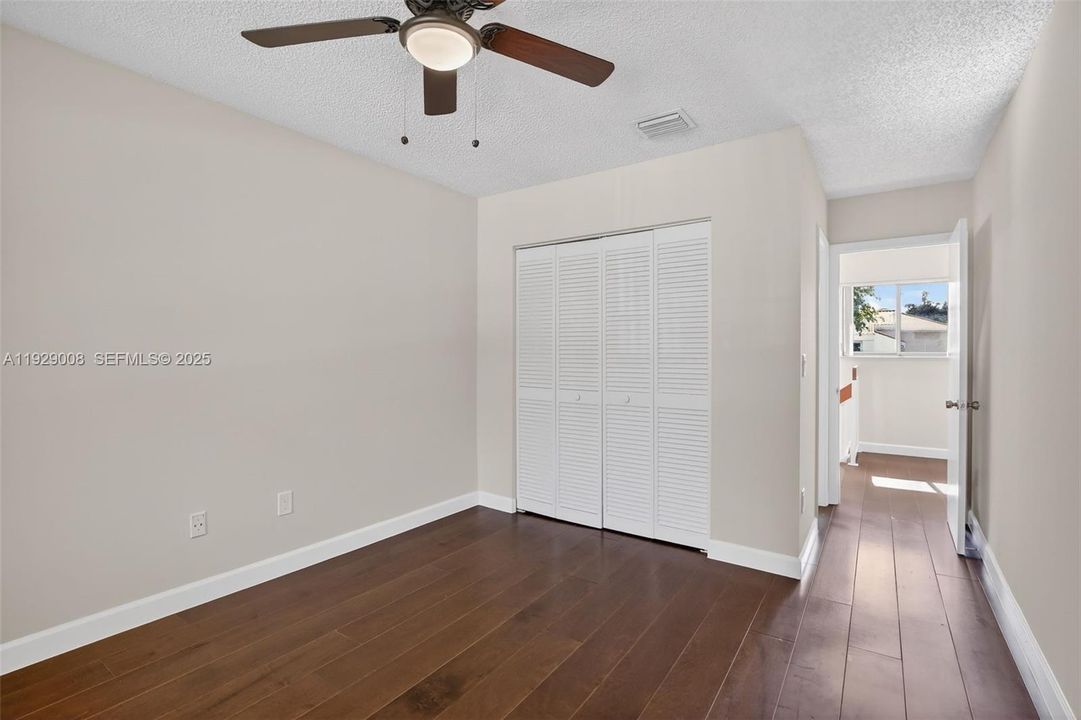 For Sale: $450,000 (3 beds, 3 baths, 1557 Square Feet)