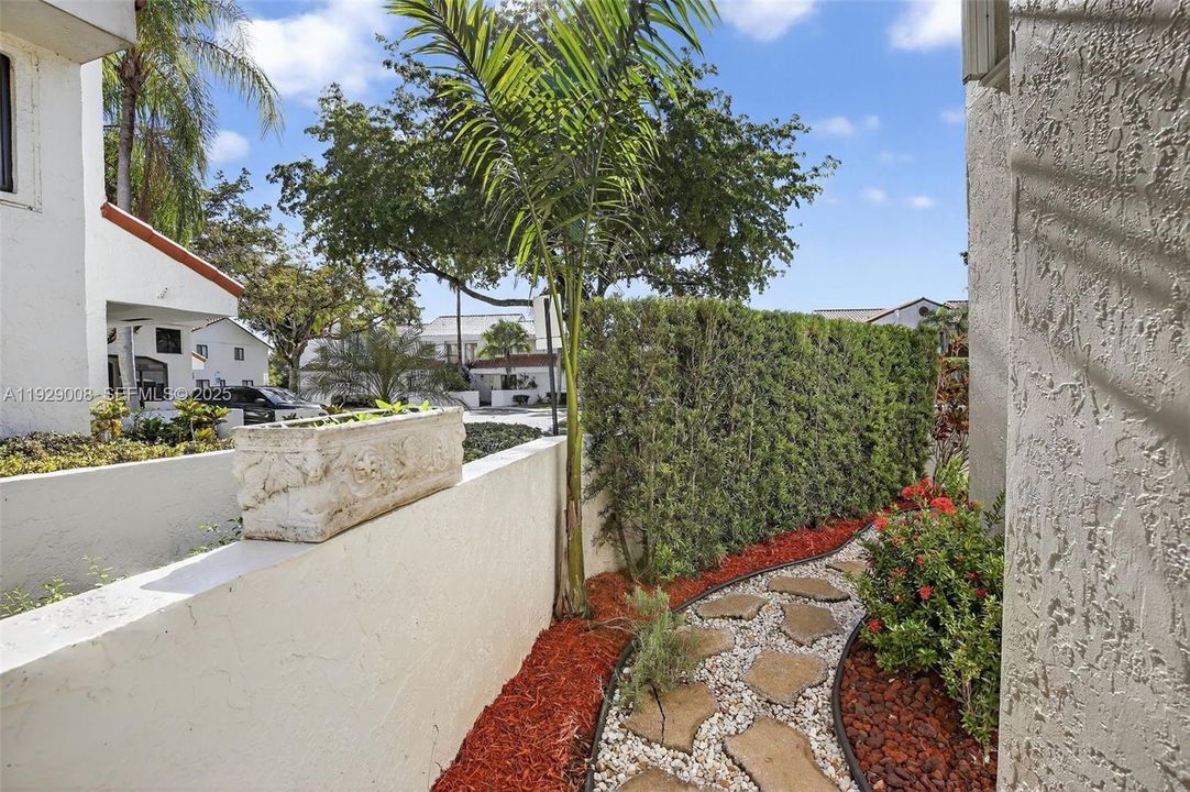 For Sale: $450,000 (3 beds, 3 baths, 1557 Square Feet)