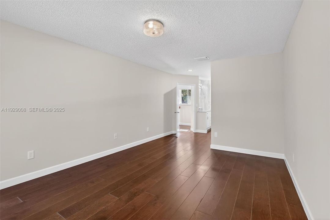 For Sale: $450,000 (3 beds, 3 baths, 1557 Square Feet)