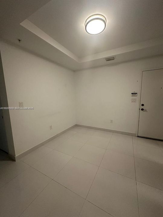 En Venta: $392,000 (2 camas, 2 baños, 990 Pies cuadrados)