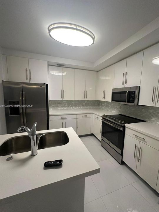 En Venta: $392,000 (2 camas, 2 baños, 990 Pies cuadrados)