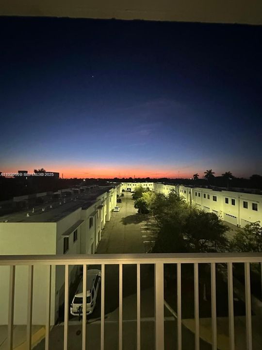 En Venta: $392,000 (2 camas, 2 baños, 990 Pies cuadrados)