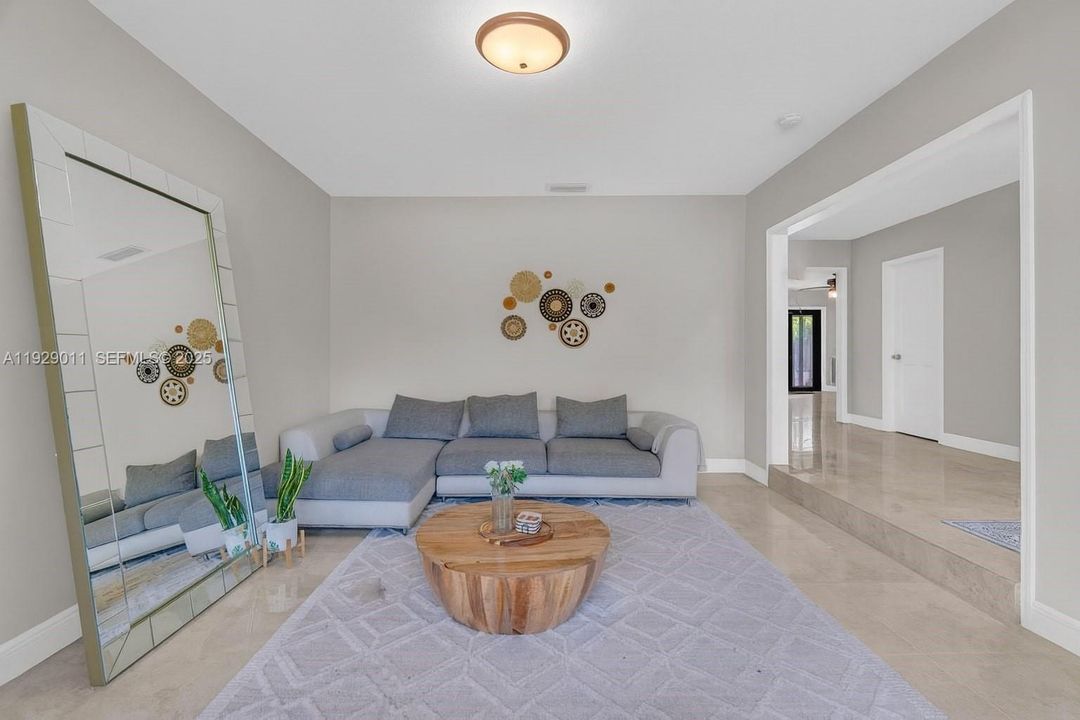 En Venta: $739,000 (3 camas, 2 baños, 2291 Pies cuadrados)