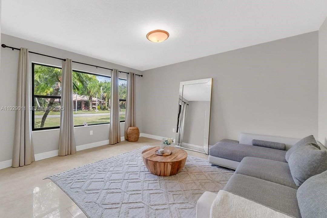 En Venta: $739,000 (3 camas, 2 baños, 2291 Pies cuadrados)