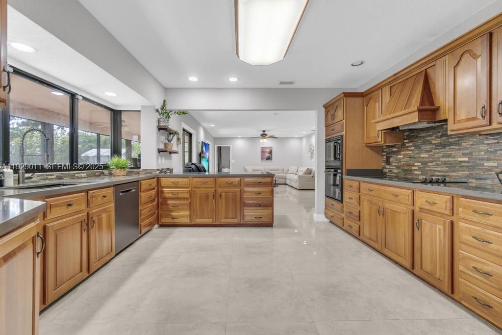 En Venta: $739,000 (3 camas, 2 baños, 2291 Pies cuadrados)