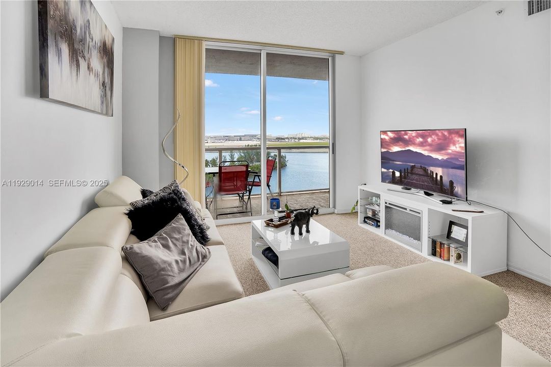 В аренду: $2,550 (2 спален, 2 ванн, 963 Квадратных фут)