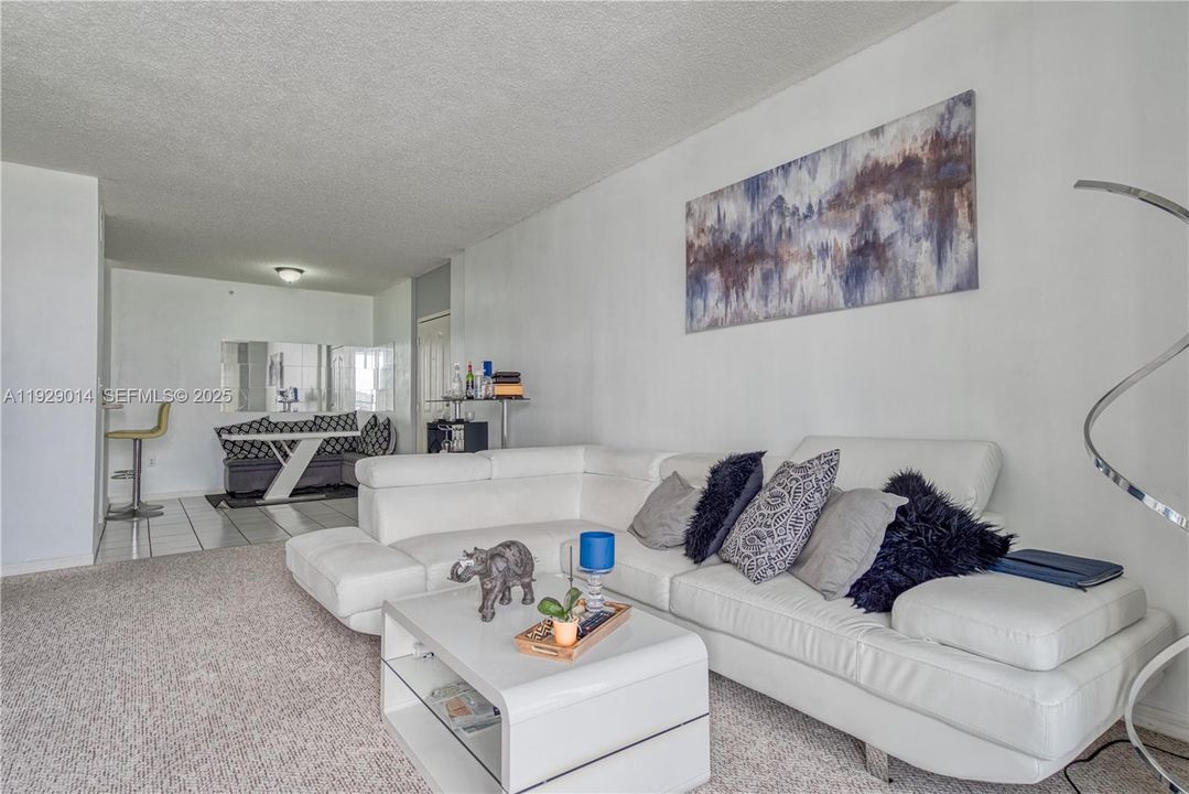 В аренду: $2,550 (2 спален, 2 ванн, 963 Квадратных фут)