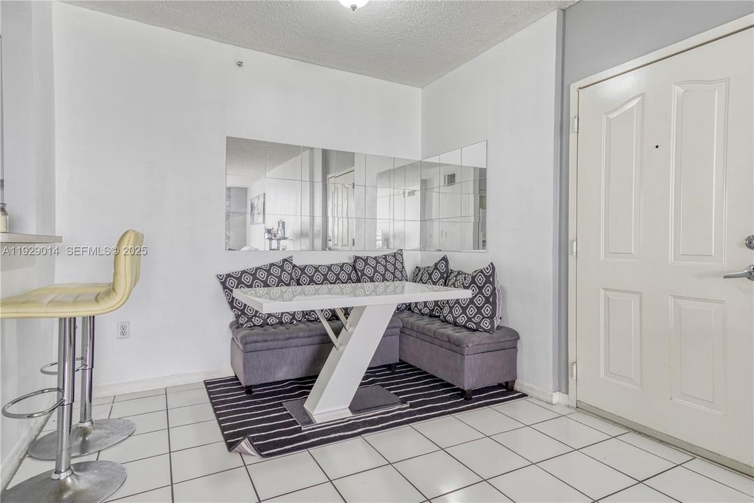 В аренду: $2,550 (2 спален, 2 ванн, 963 Квадратных фут)