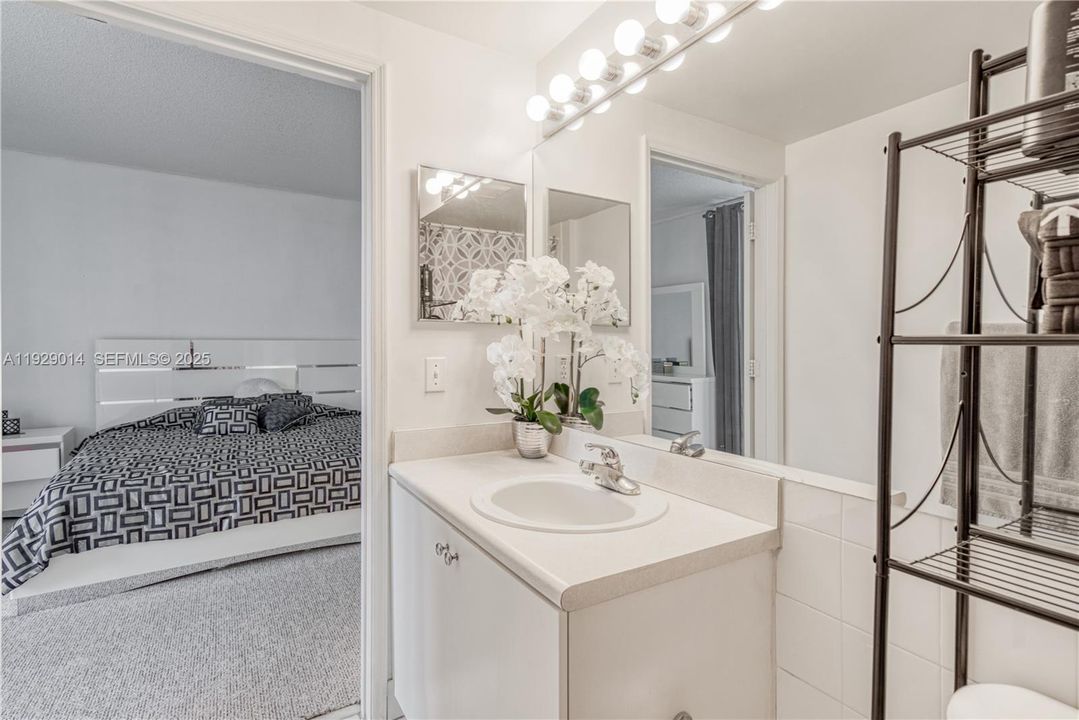 В аренду: $2,550 (2 спален, 2 ванн, 963 Квадратных фут)